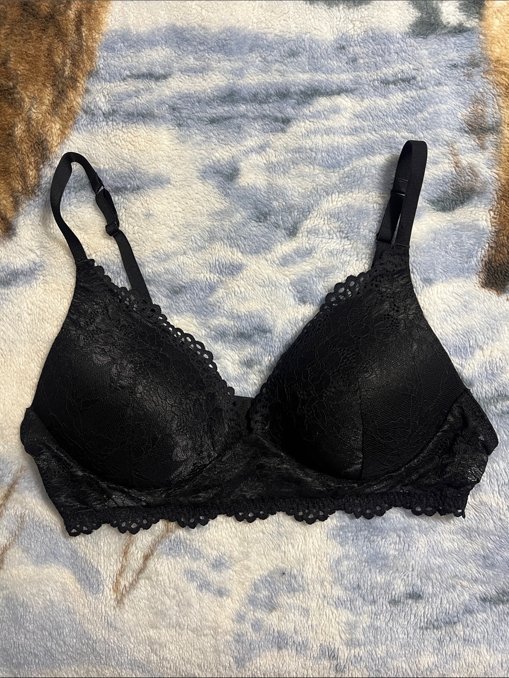 La SENZA Black Lace Wireless Bra with Scalloped Trim